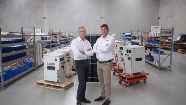 RedEarth-Energy-Storage-Co-Founders-Chris-Winter-L-Charles-Walker-R-in-Darra-Facility-uai