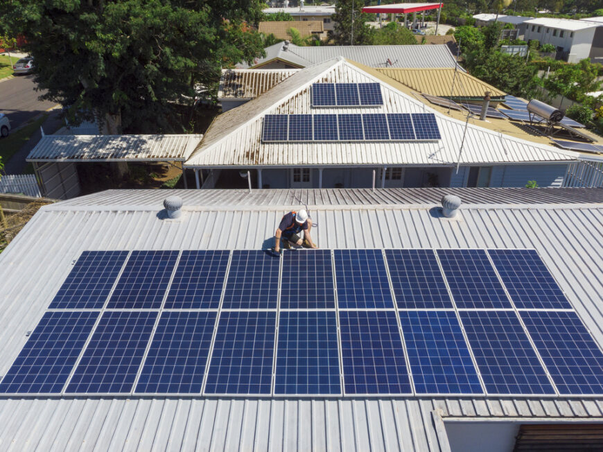 What’s the difference between a solar battery and a regular battery?